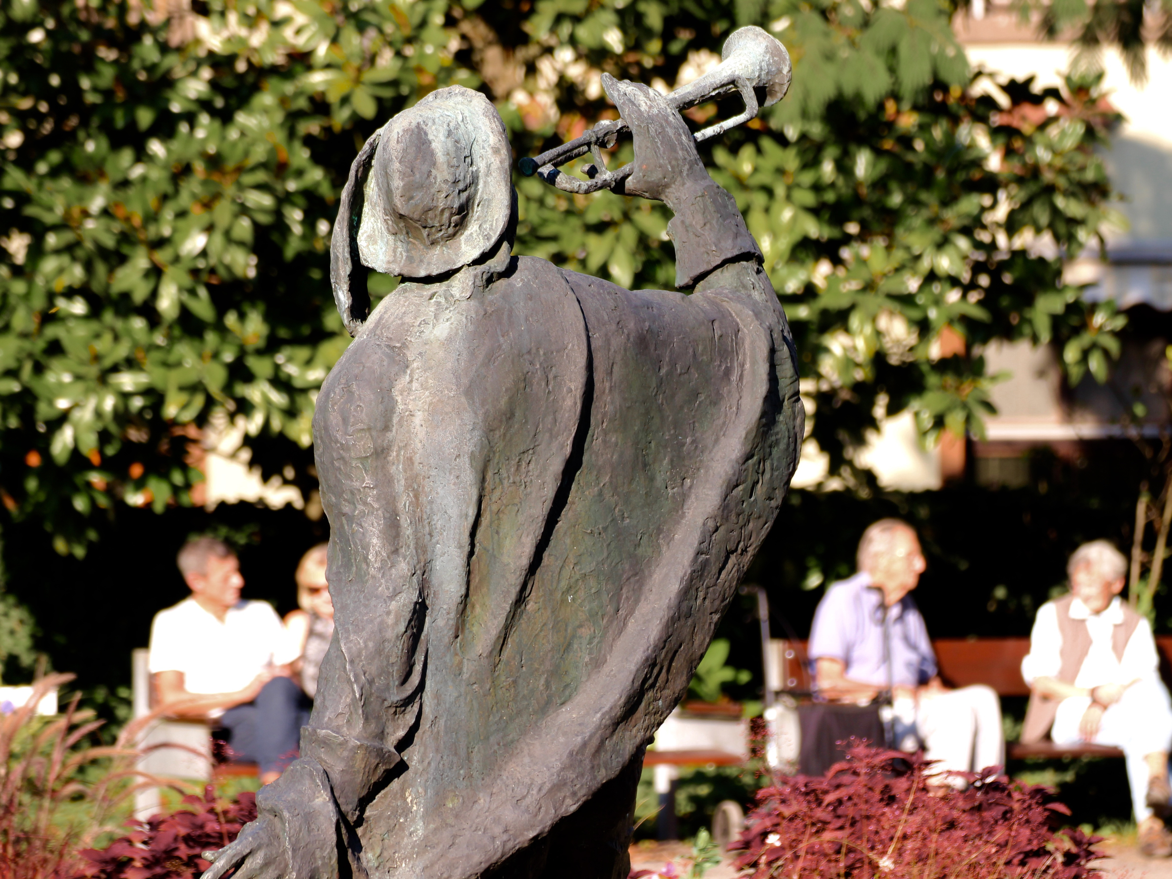  Die Statue des Trompeters von Säckingen im Schlosspark 